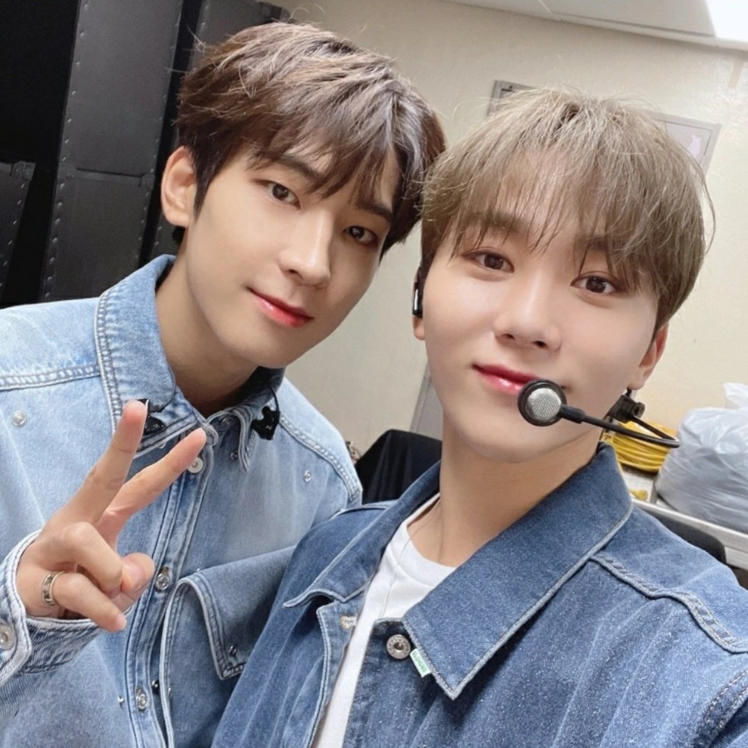 incorrectwonboo's tweet image. Are we seeing this 😭💛💙💛💙