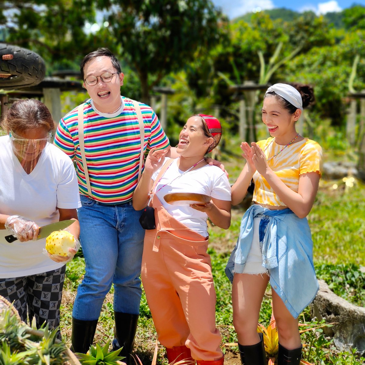 mainedcm's tweet photo. Haciendera mode naman tayo this week sa #MaineGoalsFarmLife! 🌱🌾 fruit and vegetable harvesting, fishing, rice farming, amplaya tasting(?!) and other firsts! Exciting episodes ahead! 😌 @chichirita25 @Chamyto @FeelGoodSaBuko https://t.co/MPr19b319O