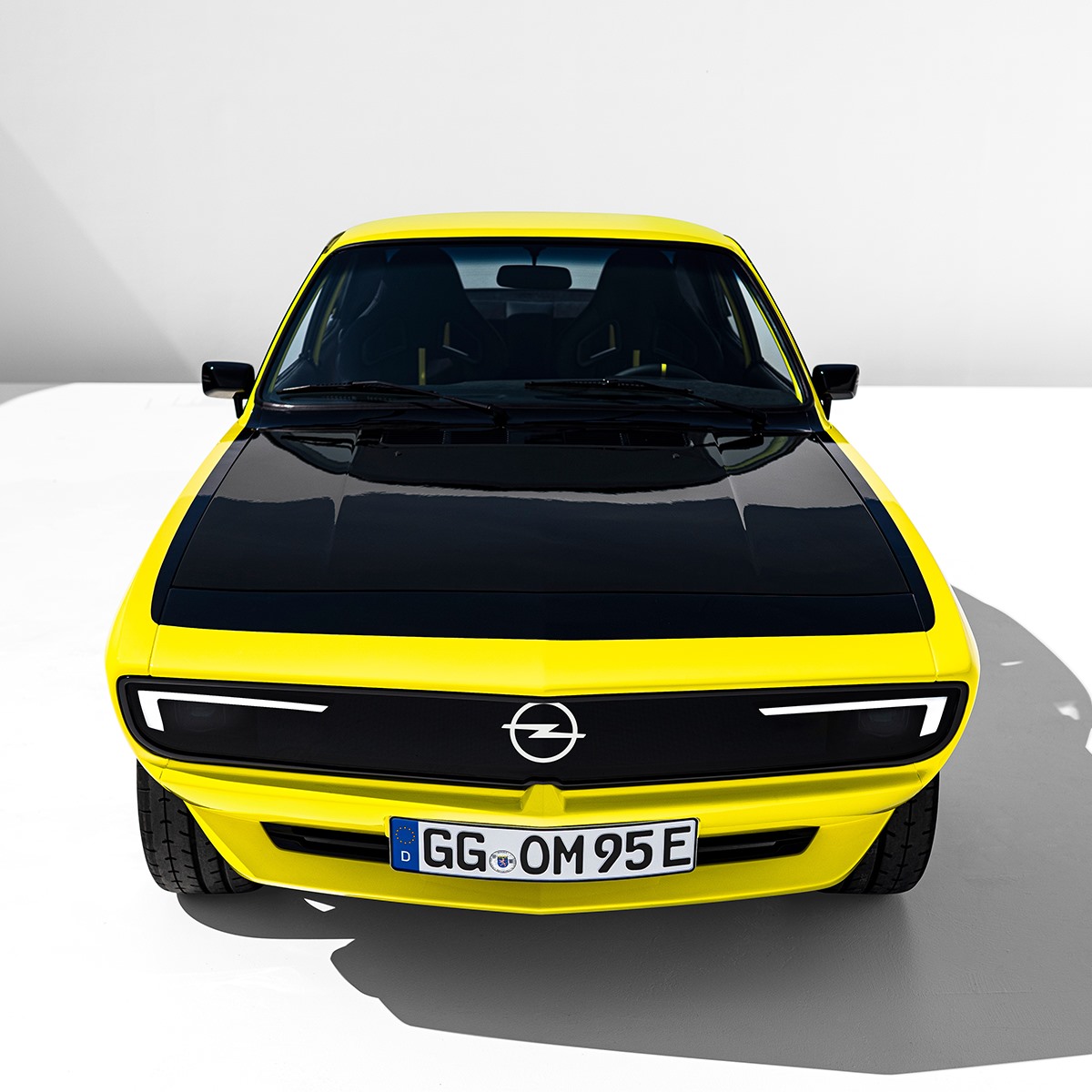 giauto_gipuzkoa's tweet photo. Tras ser un icono del diseño deportivo en los años 70 y 80, el Manta contraataca en forma de RestoMod, con una tecnología 100% eléctrica⚡️y el diseño más audaz. Define con un palabra al #OpelManta Gse ElektroMod #SimplyElectric #Giauto #Elgoibar #Bergara #Olaberria #Gipuzkoa https://t.co/GFsfEcPzMV