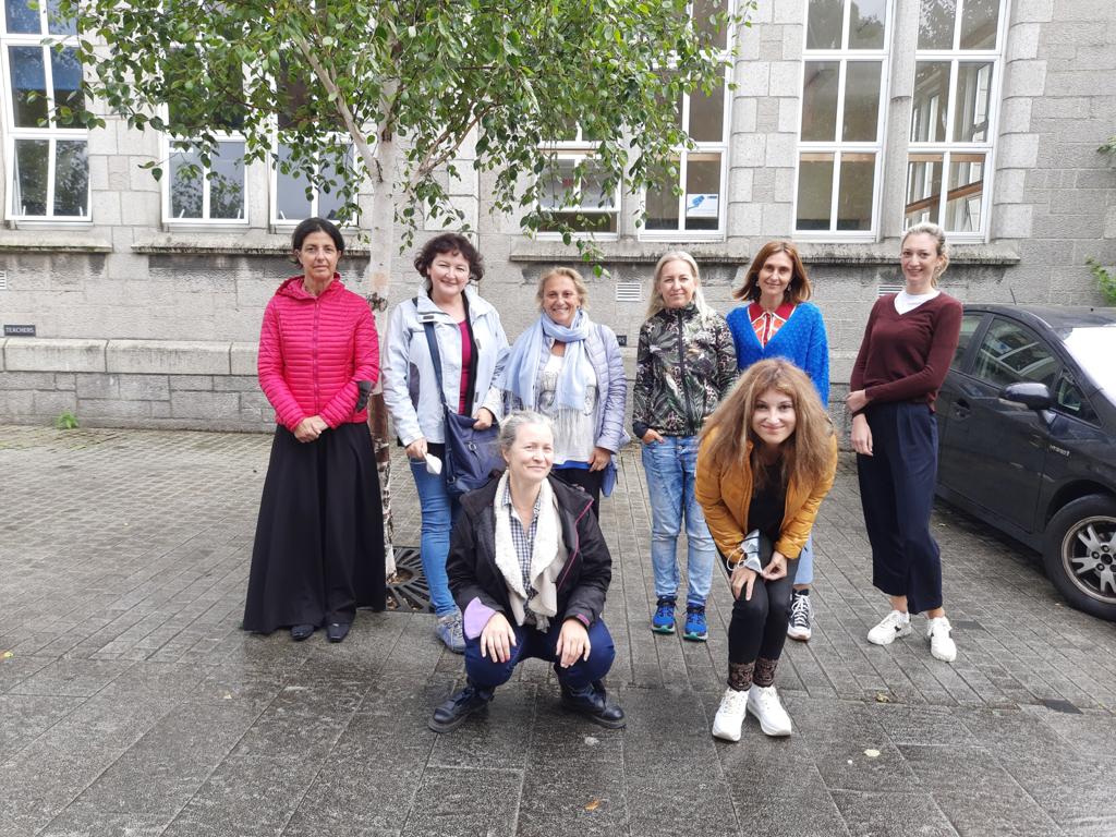 IESPabloDiez's tweet photo. El grupo participante en #ErasmusPlus courses #Ka101 en Dublin con @teacheracademy descansando tras las reflexiones sobre nuestras aulas #AD_atraves_ABP Atención a la diversidad a través del trabajo por proyectos. #internacionaCyL #centrosBITS https://t.co/QrbEIkqaqA
