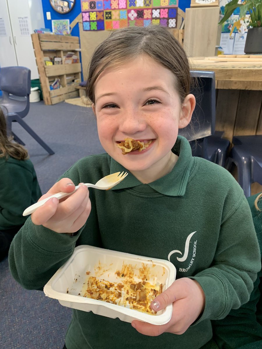 Koru6_2022's tweet photo. Kakato!  Delicious!  We are really enjoying the new hot food in Koru 6 and feeling grateful especially on those cold days.  Tino pai tamariki mā for your courage and wonderful attitudes during kai time.  #bromleyschoolnz https://t.co/a5mqouQub7
