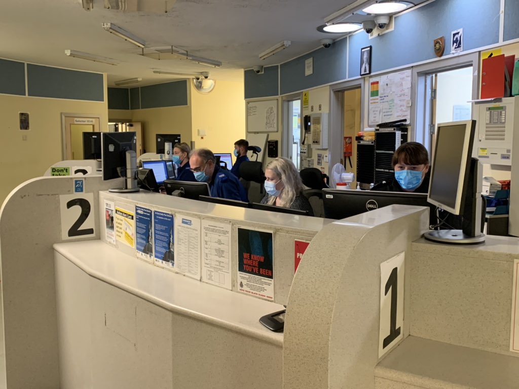 wiltshirepolice's tweet photo. 🚨 The return of our #OneNightInCustody social media feature took place on Saturday evening (7/08), with a live Tweetathon from our Swindon custody suite
Find out more about the event 👉 https://t.co/etGSSbgUF4
🖱️📞The event was part of our #ClickorCall summer demand campaign https://t.co/767ei9XQez