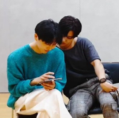 NO_Ahpy_'s tweet photo. 신혼이냐 https://t.co/u4pScb8Had