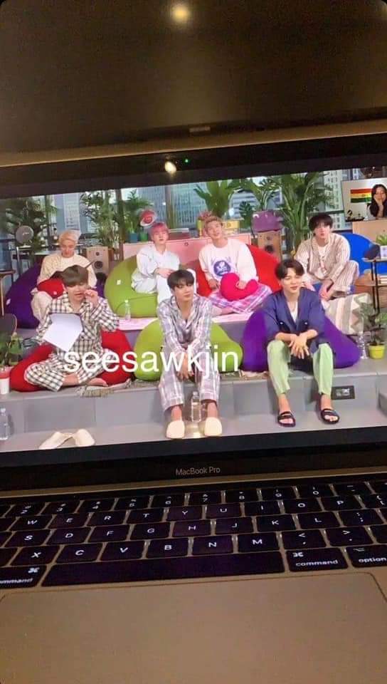 dumpling0903's tweet photo. I'm okay 😭 and you?#BTSARMY #방탄소년단 #BTS @BTS_twt https://t.co/ocLkKXlUKm