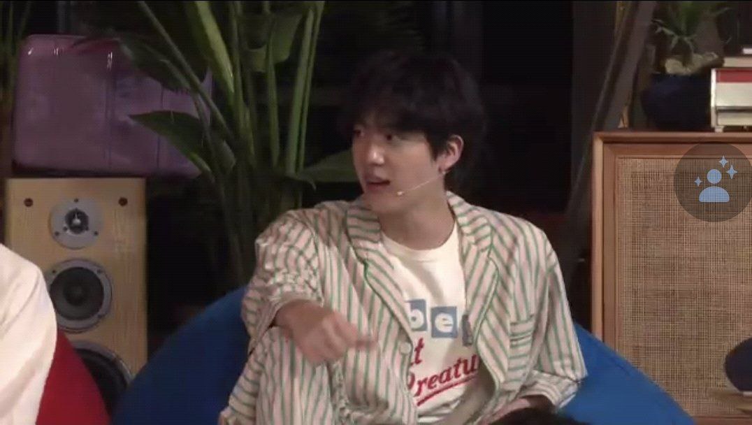 Mochishi1314's tweet photo. Taehyung said he is taking a rest from the making his mixtape now. Out of 15 songs, he sorted out 12 songs, and Seokjin said still 3songs are left ~#bts #letsdietogether #brokenarmy https://t.co/OP66qarRKL