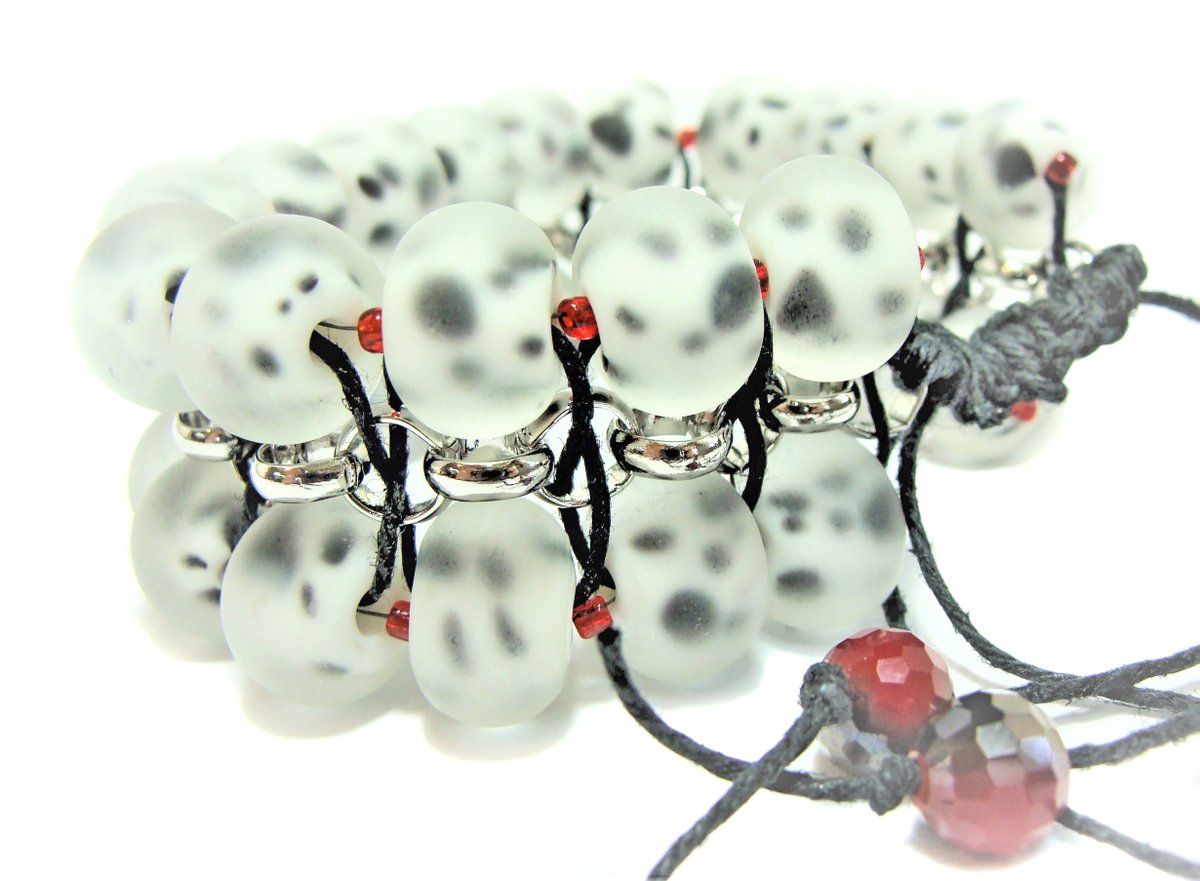 girliegals12's tweet photo. Dalmation Opaque White &amp; Black Beaded Chain and Hemp Adjustable Bracelet: https://t.co/WAvrSSGdyE #beadedbracelet #blackandwhite #glassbeads #redbeads #dalmationjewelry #silverrolochain #blackhemp #macrameclosure  #adjustable #cute #giftsforher #handmadeatamazon #amazonjewelry https://t.co/qqFUOXfVKK