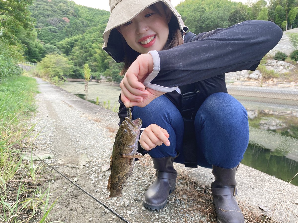 うちこ 今日は夕方にちょこっと野池へ 2週間ぶりのhit でも バスじゃない なんじゃこりゃーーーっ 一緒に行っていた人に聞くとこれはドボコ ドンコ らしい バス釣りしに来てドボコ釣った人初めてみたって言われたw ちなみに3