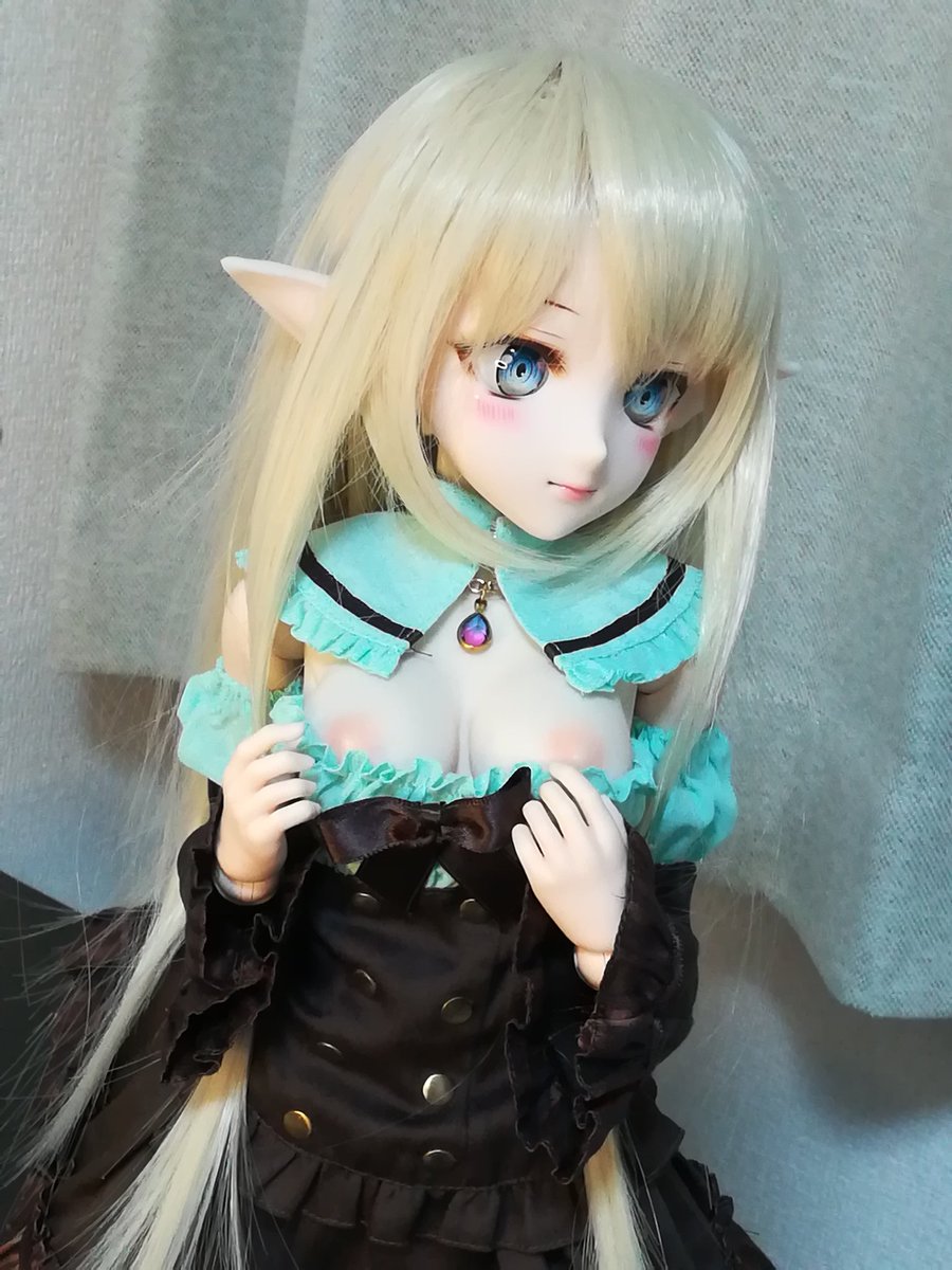 良いのは胸元がゴムなのでズラし乳首が大変しやすいこと
袖があって襟が広く衣装栄えすることがあげられる 