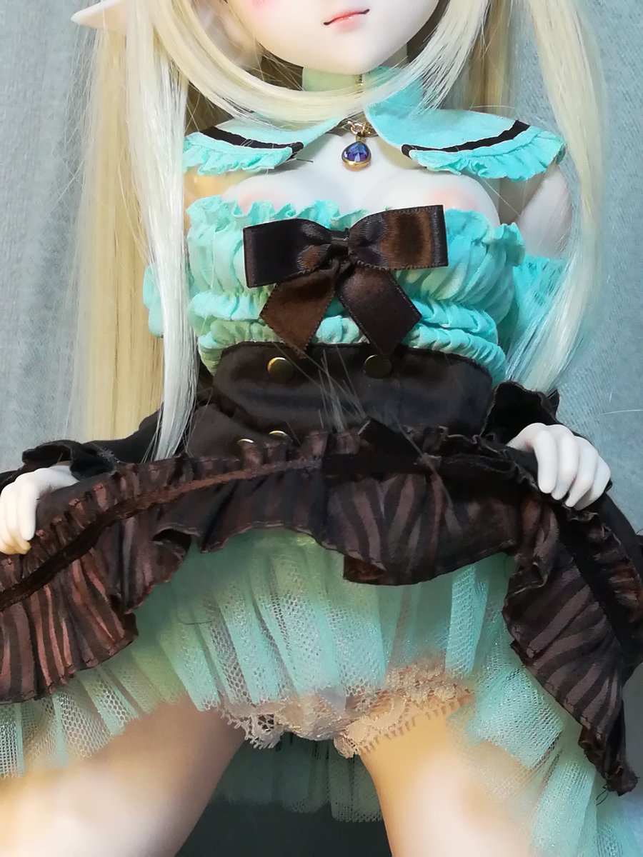 良いのは胸元がゴムなのでズラし乳首が大変しやすいこと
袖があって襟が広く衣装栄えすることがあげられる 