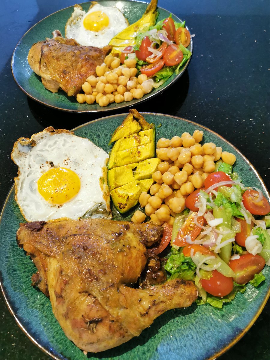 MeetoothFilm's tweet photo. Is this consider too much for someone intend to be on #diet?! 😜

#chickpea #lettuce #egg #roastchicken #avocado #food #HealthyFood #homemade #HealthyRecipes #mukbang #mukbangasmr #recipes #ASMR #asmrfood #StayAtHome #dinner #salad https://t.co/KcJMVsVj1l