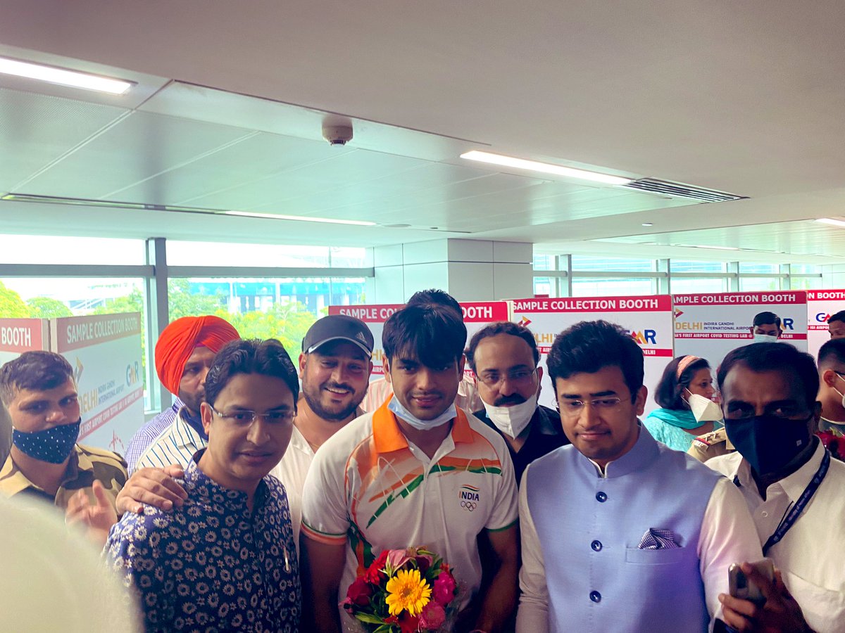 Tejasvi_Surya's tweet photo. BJYM welcomes India’s golden boy @Neeraj_chopra1 at the New Delhi airport.

Your feat at #Tokyo2020 will inspire an entire generation. 

India is proud of you.

#Cheer4India https://t.co/MDiPdcf8wl