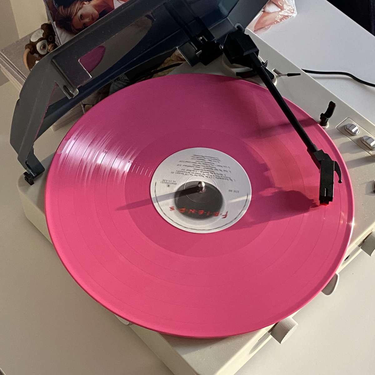 bonsennn's tweet photo. 🎧📺🎟🍧 https://t.co/tApeDFPr3g