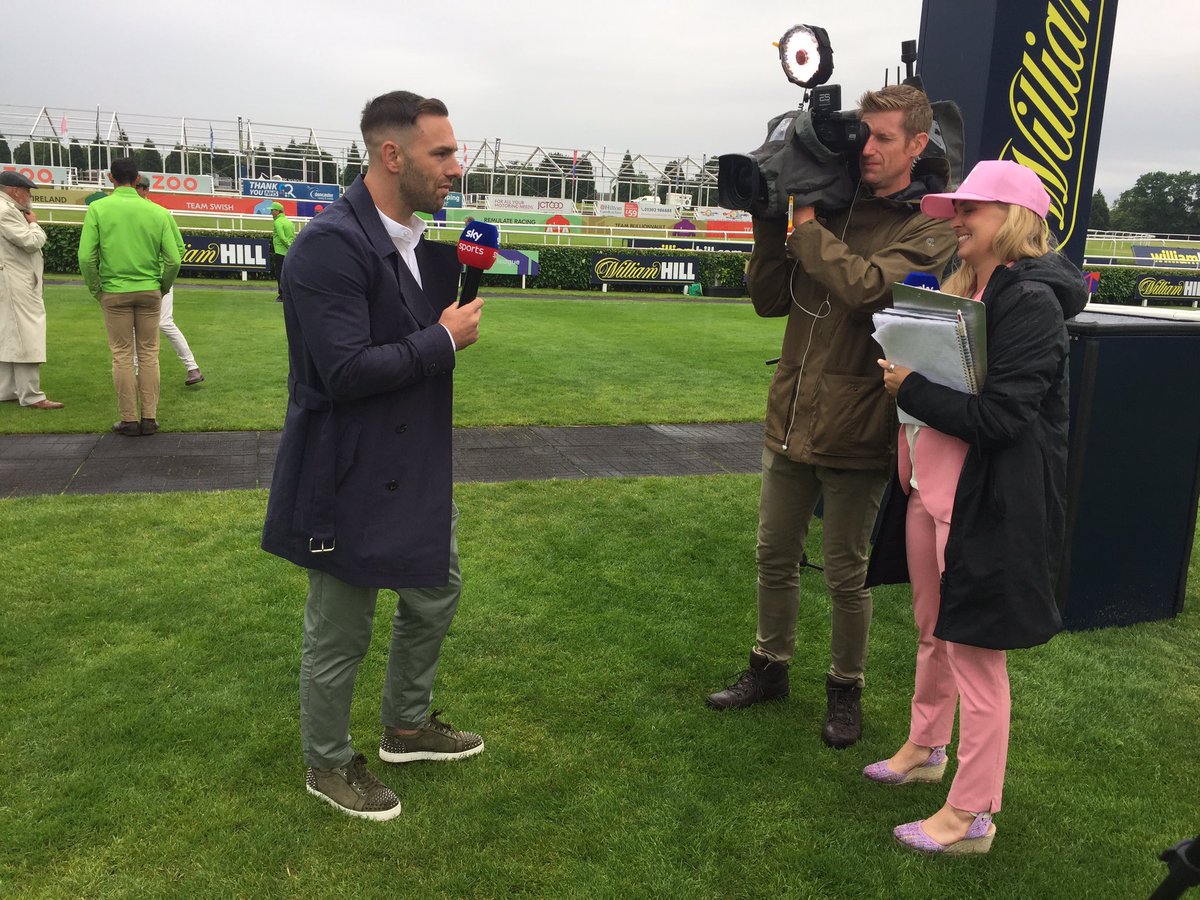 GaleGrassroots's tweet photo. Luke visited @DoncasterRaces with @_TakeTheReins last week supporting their work with young people #takethereins

#galegrassroots #kickingforgrassroots #rugbyleague #sssnetwork #lukegale @snozzer_gale https://t.co/K4yQn1Vfys