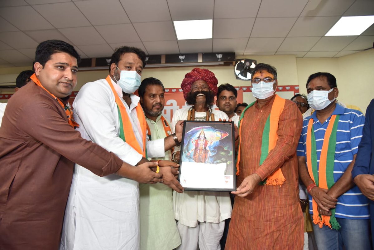 BJP4Rajasthan's tweet photo. भाजपा के प्रदेश कार्यालय में मनाए गए विश्व आदिवासी दिवस की झलकियां https://t.co/KP6FLzQ90E
