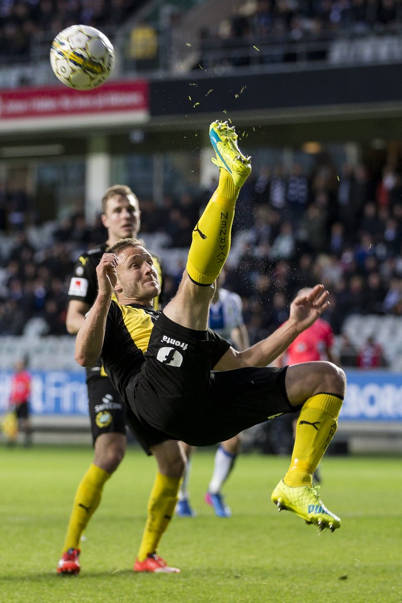hammarbyfotboll's tweet photo. Igår gjorde Norges klarast lysande stjärna sin sista match i karriären. Tack för showen, Mats Solheim! 
Och lycka till med allt du företar dig i framtiden. 
Det finns alltid en plats på läktaren åt dig här hemma i Bajenland! https://t.co/WT4IAJNaiP