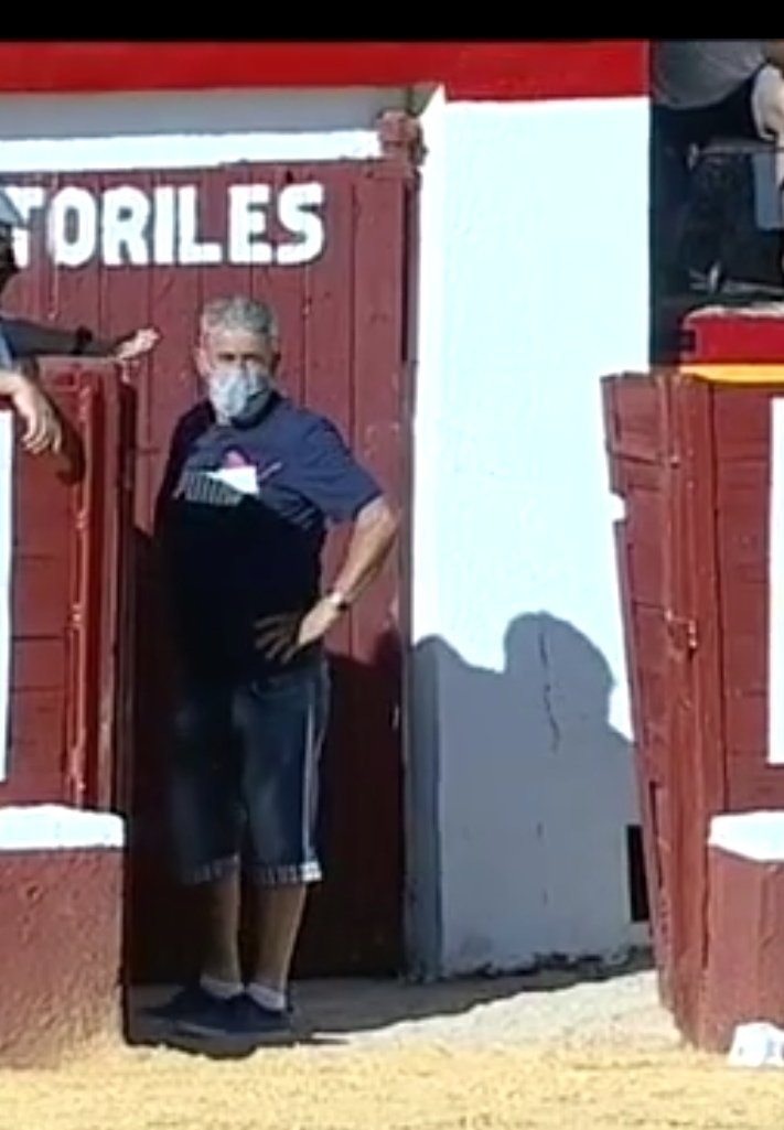 Así no me abre la puerta un torilero, así váyase usted a dar una vuelta por el paseo marítimo