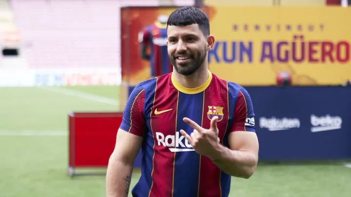 FootballTalkHQ's tweet photo. Barcelona will have to generate around €144 million in capital gains and savings in wages in order to register their new signings. Unless there is a significant pay cut from the squad, the new players won’t play this season. #FCB [@Ramon_AlvarezMM] https://t.co/F4lVSZKzbg