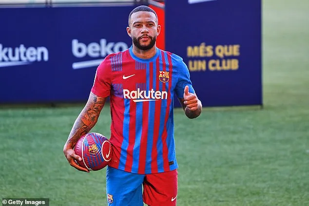 FootballTalkHQ's tweet photo. Barcelona will have to generate around €144 million in capital gains and savings in wages in order to register their new signings. Unless there is a significant pay cut from the squad, the new players won’t play this season. #FCB [@Ramon_AlvarezMM] https://t.co/F4lVSZKzbg