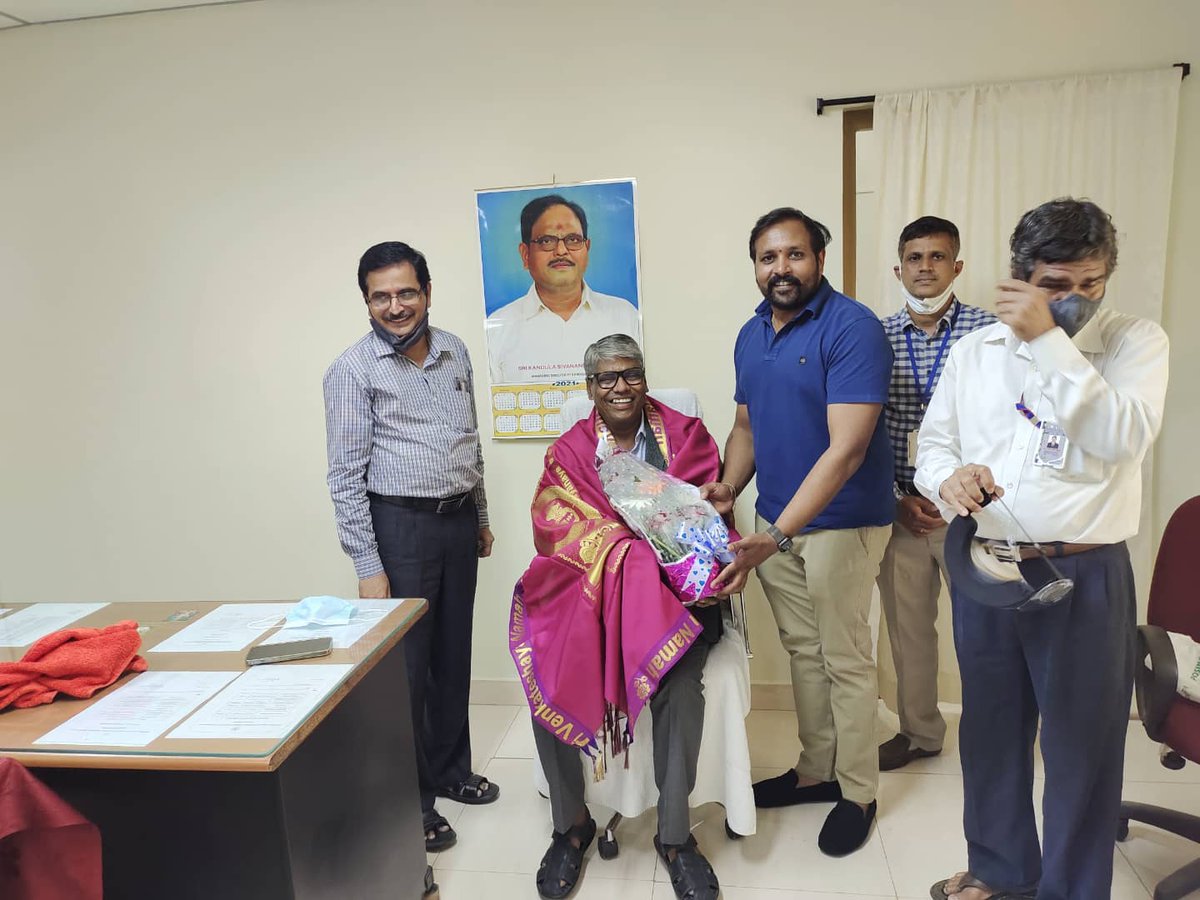 Obulkandula87's tweet photo. Honoring Vice – Chancellor Prof. G. Ranga Janardhana Garu today at KORM COLLEGE OF ENGINEERING we had a great talk with him such an work enthusiast always supportive for new talents @jntuau #ksrm #korm #klmcew #Engineering #kadapa https://t.co/ws3TfJtfUW
