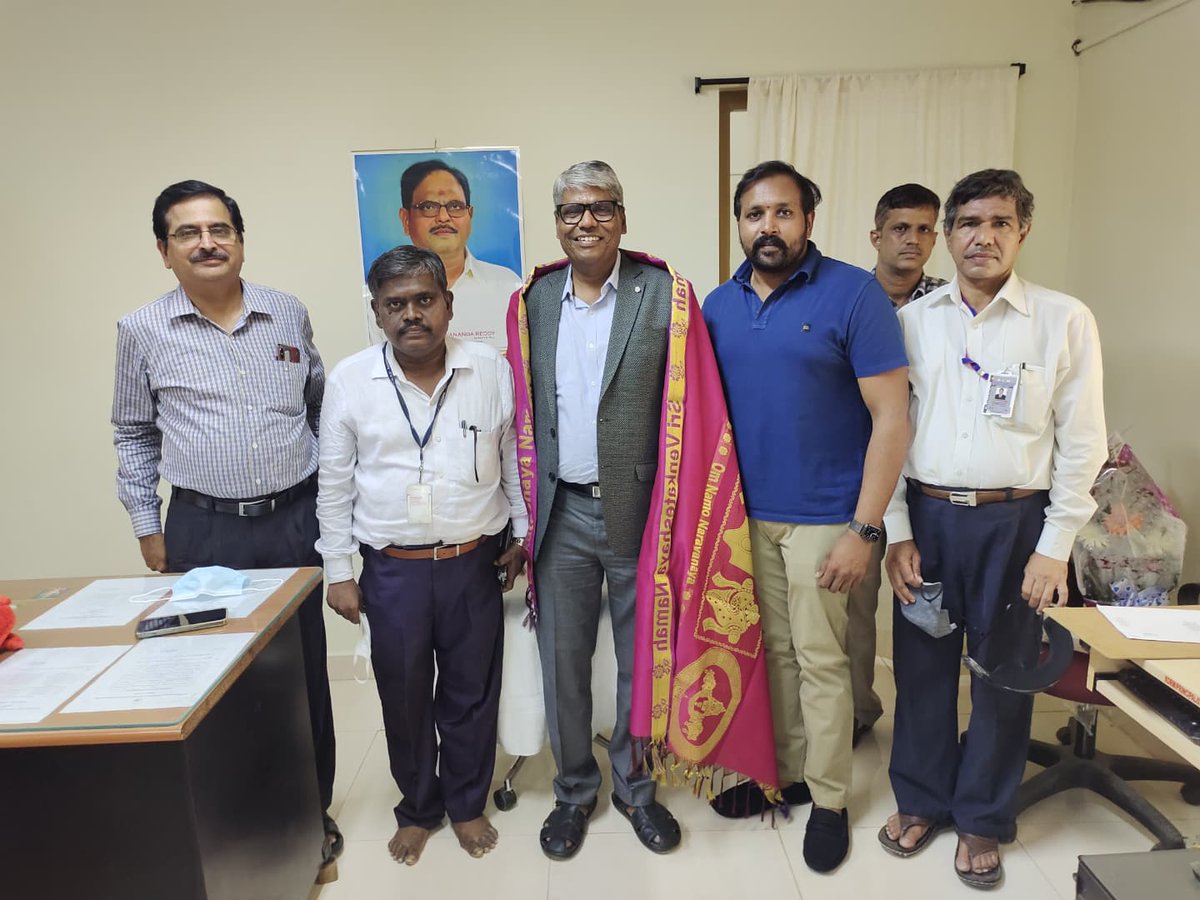 Obulkandula87's tweet photo. Honoring Vice – Chancellor Prof. G. Ranga Janardhana Garu today at KORM COLLEGE OF ENGINEERING we had a great talk with him such an work enthusiast always supportive for new talents @jntuau #ksrm #korm #klmcew #Engineering #kadapa https://t.co/ws3TfJtfUW