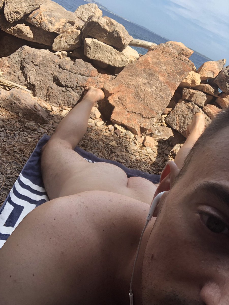 06Mandelieu's tweet photo. A la plage de Théoule today!!! #plagenaturiste #naturisme #naturism #naturistbeach #gay https://t.co/1FJGsmwbDb