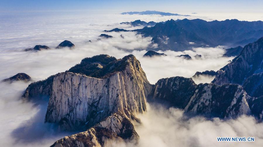 ChinaEmbEsp's tweet image. ⛰️☁️💙 Paisaje del monte #Huashan, en la provincia de Shaanxi, en el noroeste de #China. #BellezaChina