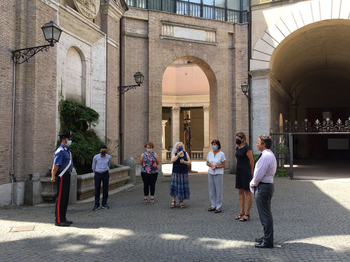 ItalytoHolySee's tweet photo. Un minuto di silenzio a #ItalytoHolySee per la commemorazione del 65°anniversario del disastro di #Marcinelle, Giornata del Sacrificio del Lavoro Italiano nel Mondo 🇮🇹 #8agosto #pernondimenticare
ℹ️ Leggi il Messaggio del Ministro Di Maio:
https://t.co/VIiY8JfMud https://t.co/CdjWc9ABHe