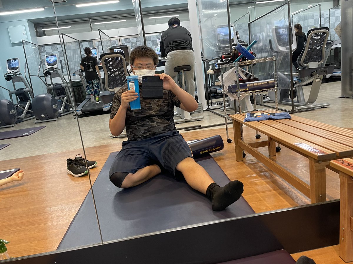 Whironobu1's tweet photo. そろそろ #筋トレ しますが、ラック待ちでーすw
ゆっくり、#ストレッチ しながら、#HYDROBCAA 飲んでます笑
@4_tomboy
@_PURGATORY_DEvA
@rbsn55985334
@Dr_idealism
@shirokuroko_EA
@tomo_monga
@ALLOUT_smile
#アメフト
#筋トレ男子
#筋トレ垢と繋がりたい
#ボディビル
#プロテイン
#筋肉 https://t.co/Xd5MDYlgYQ