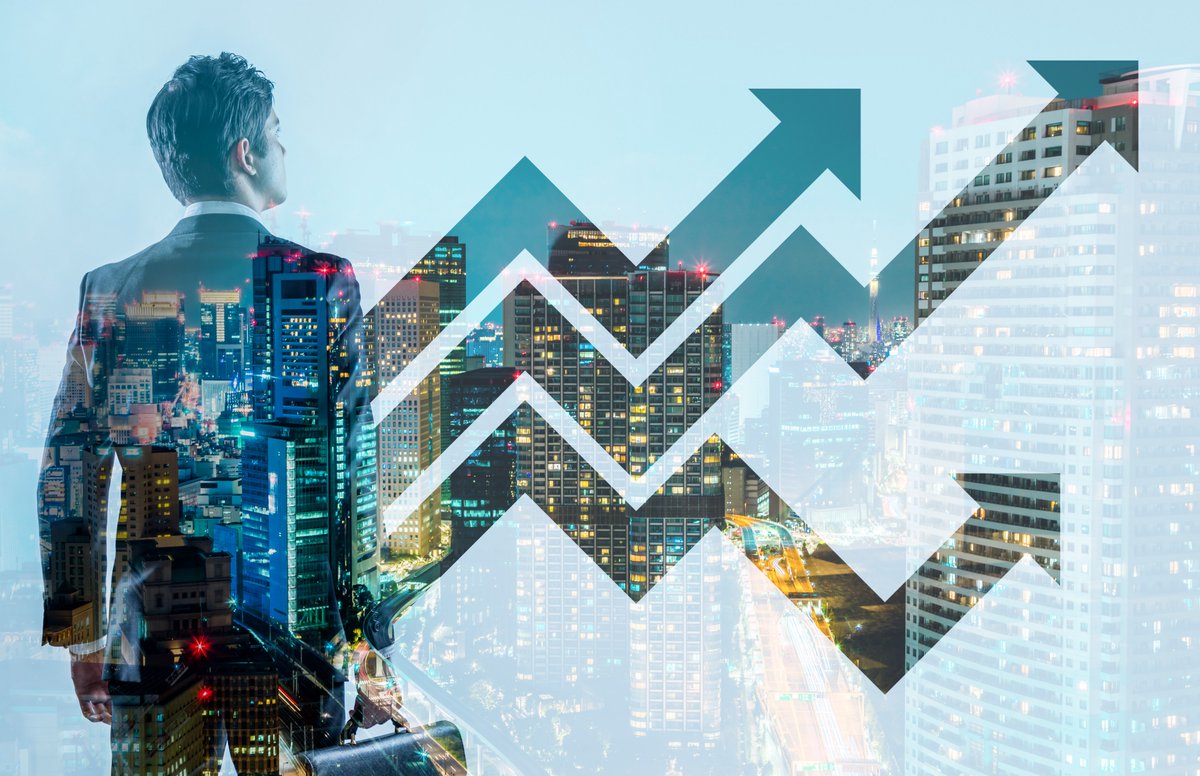 leadvisionbook's tweet image. Re-emerging from the pandemic won’t be easy, but leaders must be the ones to chart the path forward. Leaders have a responsibility to enable strong morale, collaboration and camaraderie, and productivity–all while teams adjust to another radical shift. bit.ly/3ikgCll