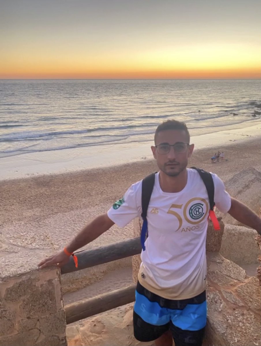 CPChinato's tweet photo. ¿🏝 o 🏠?

No importa el lugar. No hay mejor camiseta para disfrutar en la playa o en casa 😍

Y este año volveremos a tener disponible la camiseta del 50 aniversario y otras prendas del club. ¡Pregunta en el bar del estadio los días de partido! 

#SomosChinato💚🤍 https://t.co/efFuydJdAb