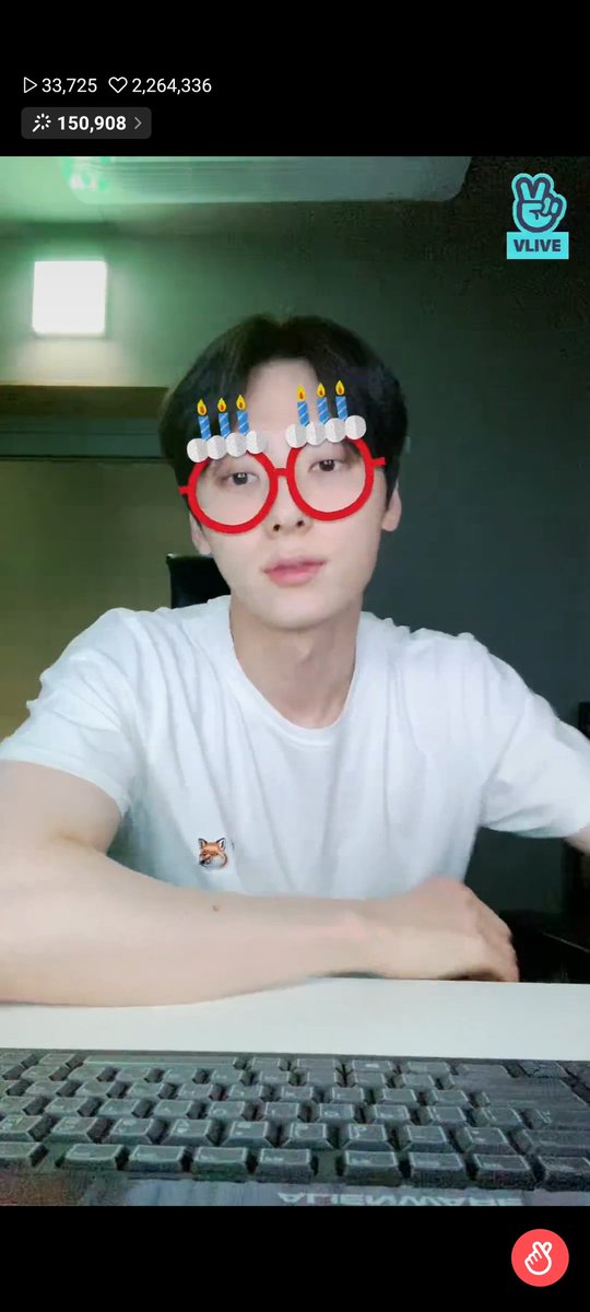 08nuest22's tweet photo. 이�� 귀욤한 필터로 상견니ost부르는 민현이...😘
여름이어따... https://t.co/NHQIPuIwNB