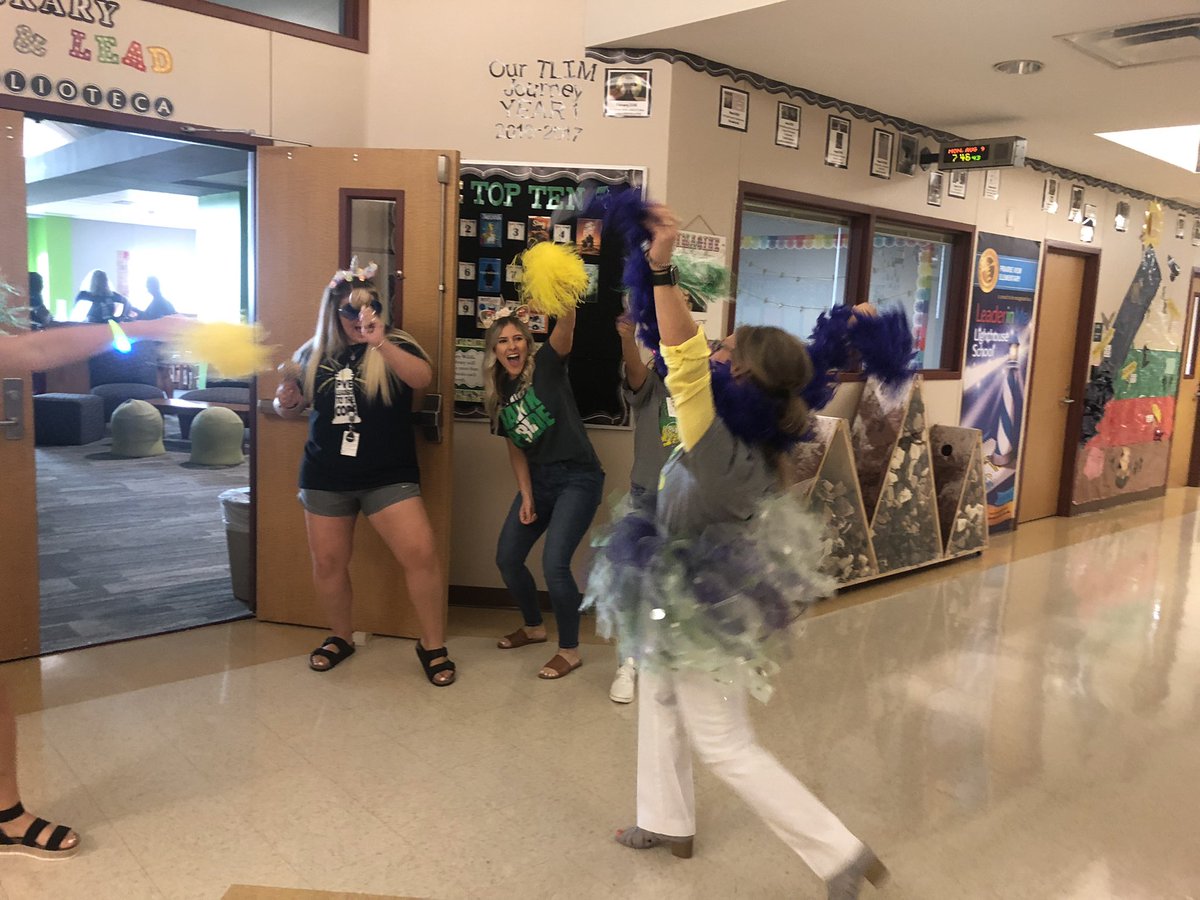 Kept from COVID-PD greeters. <a href="/PVE5thGrade/">PVE 5th Grade</a> is not messing around this morning 💚💛💙💚💛 #leadtogether #PV&amp;J <a href="/PrairieViewES/">Prairie View Elem</a> <a href="/NorthwestISD/">Northwest ISD</a>