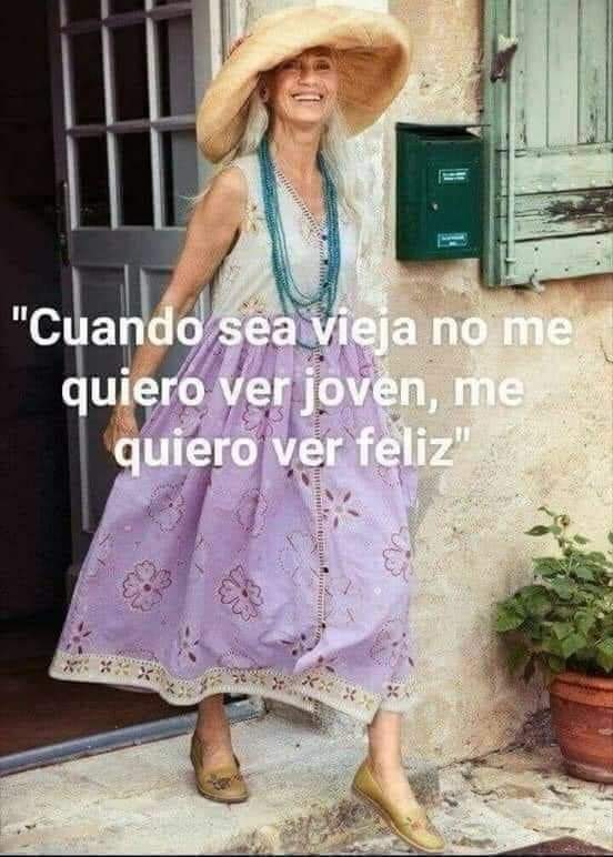 Ollorosa's tweet photo. @DannaGarcia Preciosa Danna, quien te conoce un poco te AMA. Corazón de oro. Amor a raudales.  Mi niña bonita. Yo " TQM. Seguro querida eso desearás  tú.  Salud Amor  hasta que seas una bonita Abue. 💋 mil. https://t.co/3PFB5eiQkx