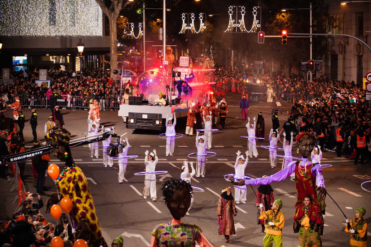 fre3bodies's tweet photo. 🤩 FRE3 BODIES gives the opportunity to our participants to be part of some of the major events in Barcelona, as is La Cabalgata.

🎄 Our dancers brought magic to the children of the city during Christmas time and we could not have been more proud of them!

🌟A unique experience! https://t.co/GnG5MHIx6I