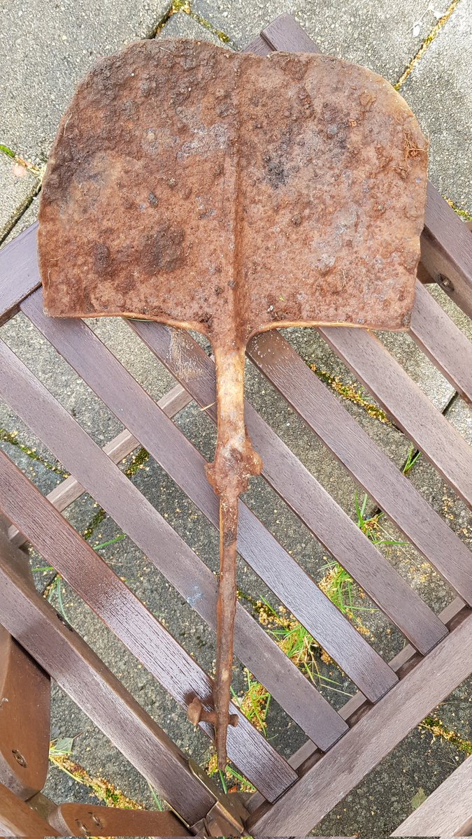 Sormulanmummo's tweet photo. Löytyi #lapio! Löytyi #lusikoita #Aarteenetsintä lapsenlasten kanssa. #metallinpaljastin #pihahommat #mummolatouhut #kylläkoukuttaa https://t.co/kojREjlkTg