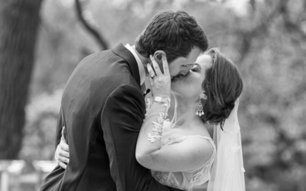Black and white portraits have our hearts!😍
​​
​Planning &amp; Design: @hollywoodpopgallery @hollywoodpopweddings 
​Photography: @roeyyohaistudios 
​Venue: Private Estate
​Catering: @marciaseldencatering
​Rentals: @smithpartyrentals
​Tent: @stamford_tent