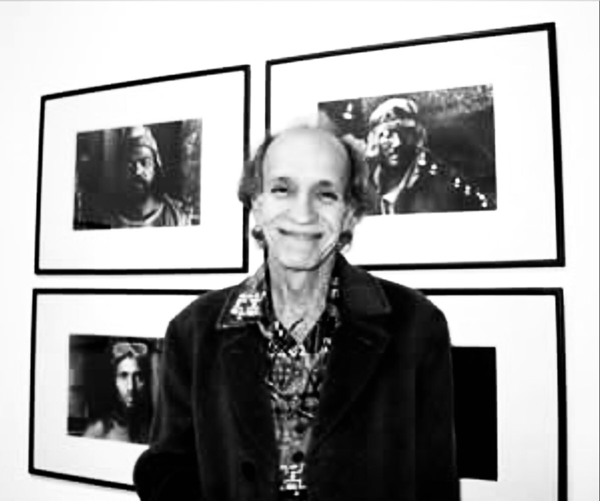 Leo con inmensa tristeza que ha fallecido Luis Lares, gran fotógrafo, sonrisa siempre amable que por años nos saludó y atendió en <a href="/KakaoChocolates/">KaKao Venezuela</a>. Mis condolencias a sus amigos, su familia.