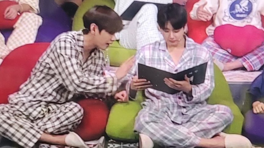 BTSXTaekook_'s tweet photo. Taekook perfect match https://t.co/wIJ6zdBiyt