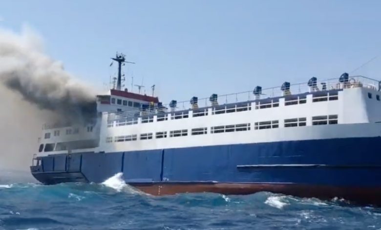 AsMarina2022's tweet photo. #Elbeik, con bandera de Togo 🇹🇬 se incendió frente al #puerto de #Tarragona el viernes por la tarde.
La tripulación fue evacuada del buque, afortunadamente, no había animales a bordo: esperaba para recibir su próximo trabsporte de ganado. https://t.co/M86mQBGkzK vía @splash_247 https://t.co/TY8N7tMl5q