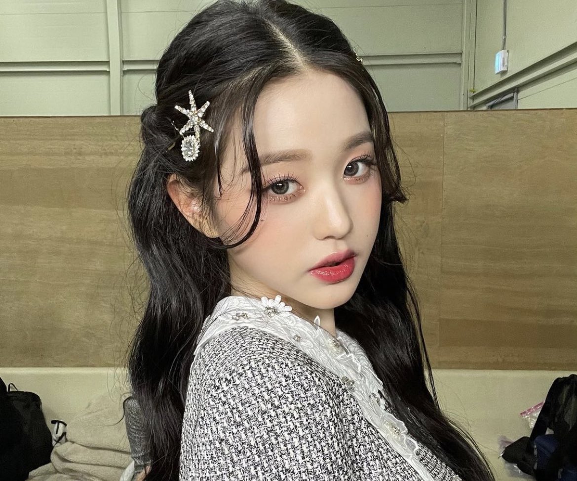 พิสาเฉลยแล้วขนตาออนสเตจizoneที่ทุกคนวอแวสวยตาแตก ว่าแล้วววต้องเป็นของ thetoollab เห็นร้านแต่งหน้าดังๆใช้ตลอด ขนตาเรียงเส้นเด้งเว่อ