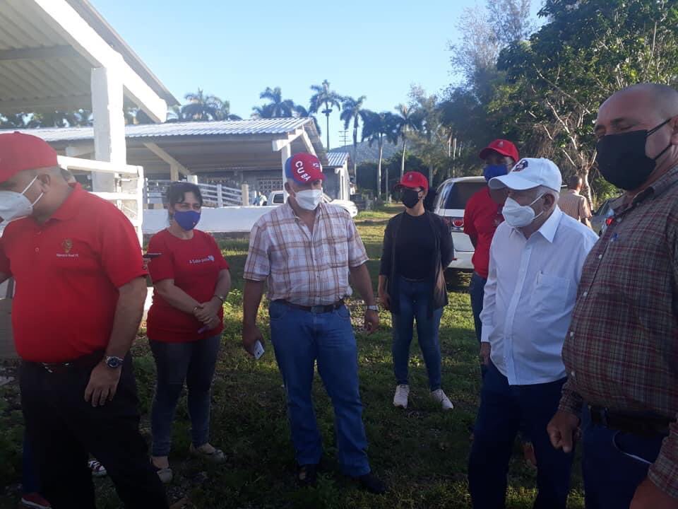 #PinardelRío José Ramón Machado Ventura, llegó hasta la estación de alevinaje UEB La Juventud.

Aquí se realizan nuevos canales de desagüe, que permitirán el mejor aprovechamiento del agua para alcanzar más rendimiento en el cultivo de peces que crecen en los estanques.
#Cuba