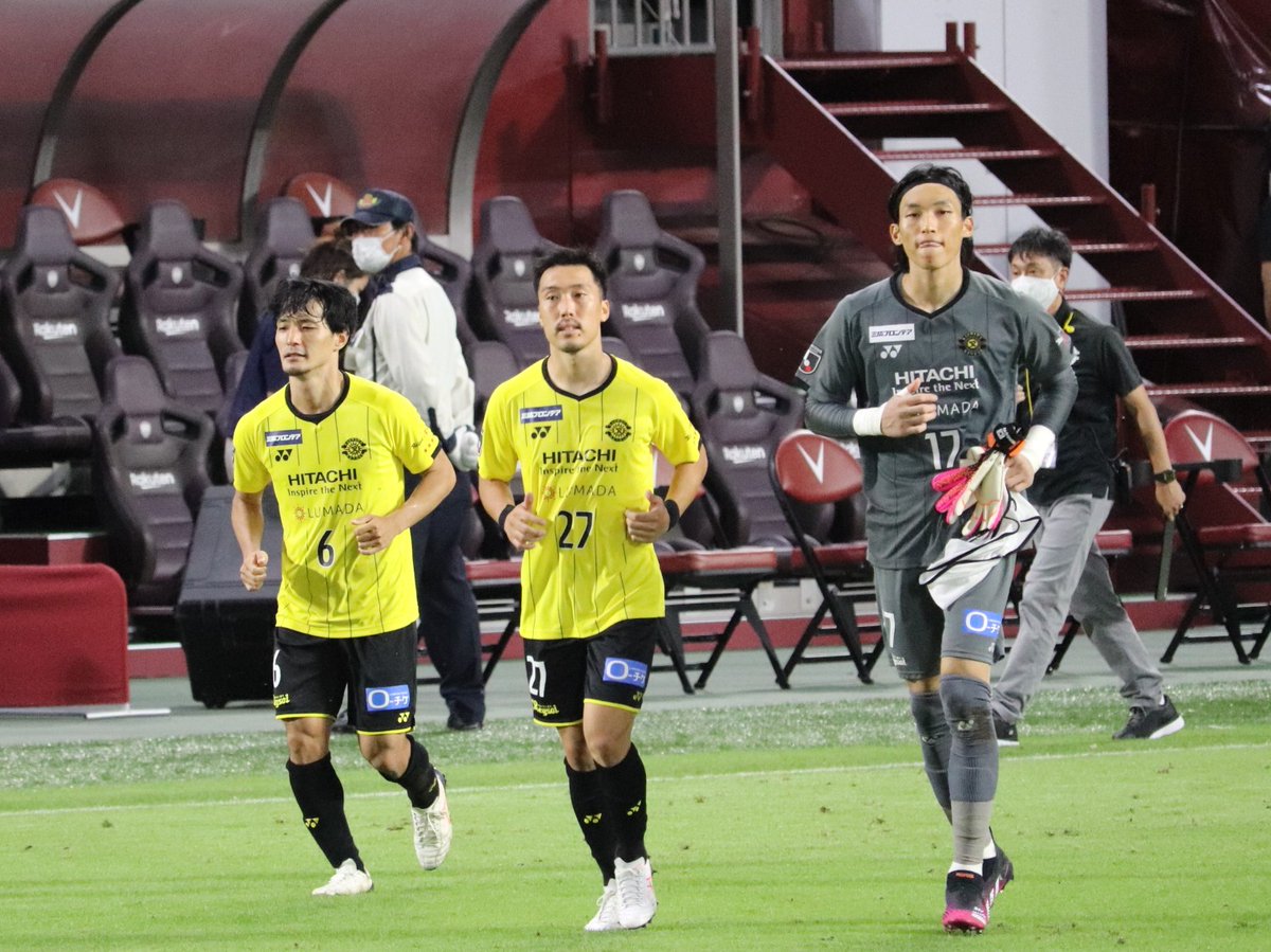 なつこ 試合終了後には柏レイソルに所属する元ヴィッセル神戸3人衆がゴール裏に挨拶に来てくれました 何年経っても元仲間