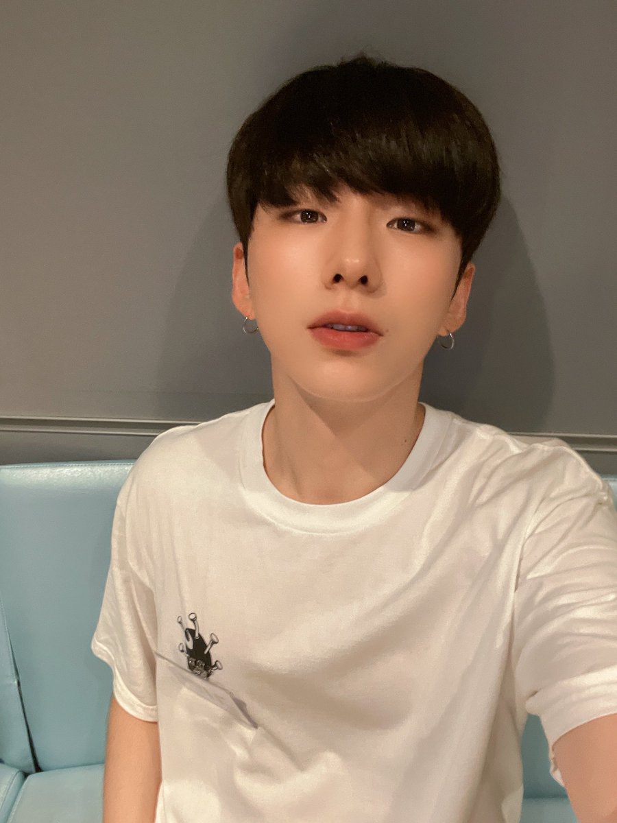 OfficialMONSTAX's tweet image. 허니땅 이랑 멤버들 다들 수고 많았당 형원이 담주부터 수고하고!!!! #기현