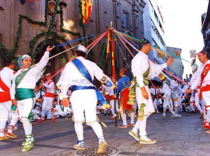 pzbaldetena's tweet photo. @pzbaldetena deseya a toz os oscenses un goyoso #SanLorien 2021 en las #nofiestasUesca

#Uesca #albahaca #blancoyverde #prudencia #respetoalprojimo https://t.co/mn6WMUmwEx