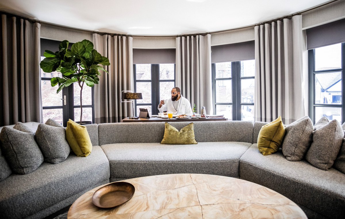 Starting off the week in a presidential-style with breakfast in our signature suite 🍳🥓🥑☕️✨ Happy Monday, everyone!

📸IG: @richardcazeau

#HappyMonday #Breakfast #HazeltonTO #BoutiqueHotel #Yorkville #ONERestaurant