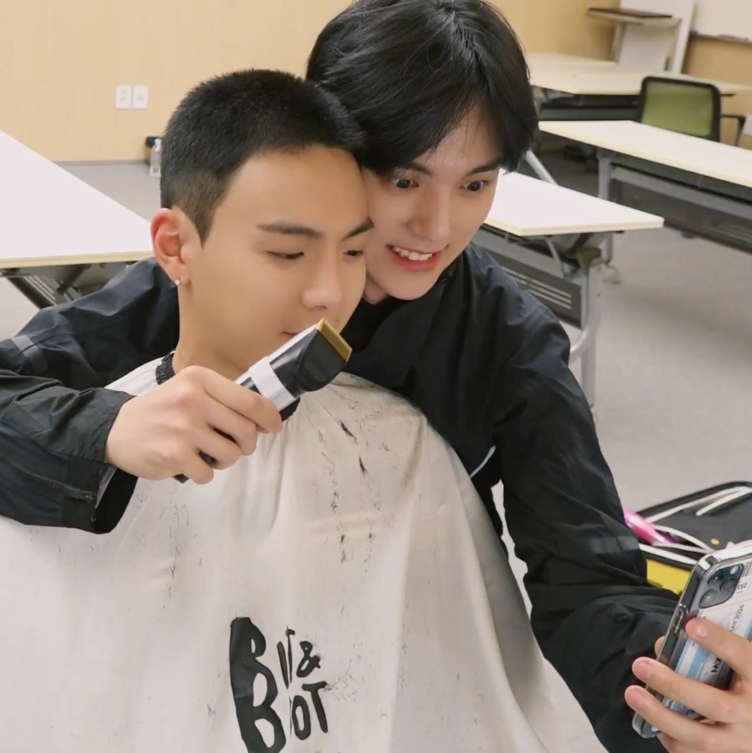 ibangearn's tweet photo. ความสัมพันธ์ของพิ้น้องมอนโคตรน่ารักเลย มินฮยอกบอกจะใช้รูปนูเป็นวอลโฟนจนกว่านูจะกลับมา ฉันแบบ.. ༼;´༎ຶ ۝ ༎ຶ༽ https://t.co/Cjc7EkzmZq