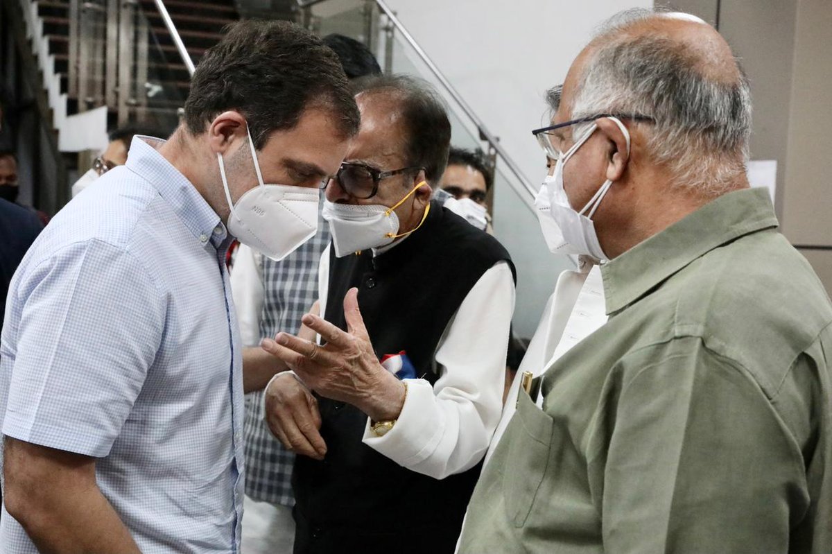 INCIndia's tweet photo. Shri @RahulGandhi arrives at Srinagar Airport. https://t.co/TJd2D0ScNW