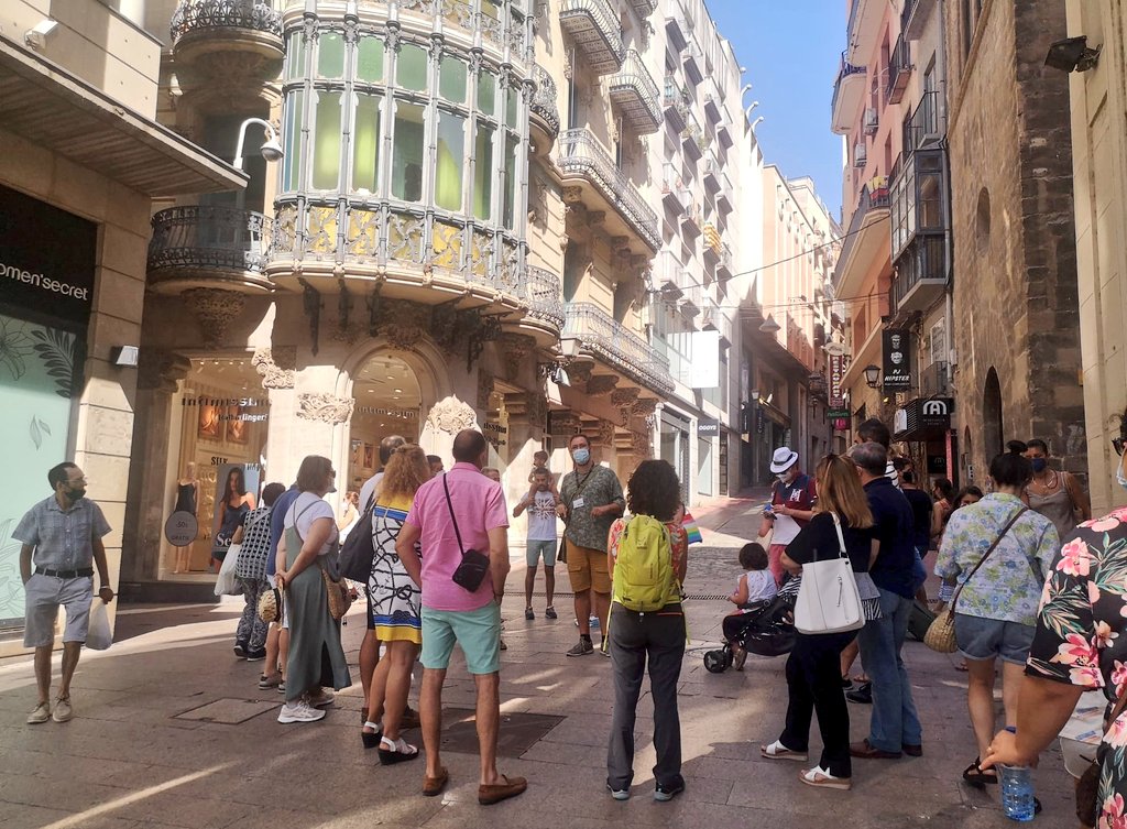 Aquest estiu sóc l'encarregat de dinamitzar les visites guiades dels dilluns pel 𝗰𝗲𝗻𝘁𝗿𝗲 𝗵𝗶𝘀𝘁𝗼̀𝗿𝗶𝗰 𝗱𝗲 𝗟𝗹𝗲𝗶𝗱𝗮.
ℹ🏛☀️

Us hi voleu apuntar? Sortim del davant de @TurismedeLleida tots els dilluns a 2/4 de 12. Val 5€, i cal inscripció prèvia. 😉

📸 Elvi Clotet