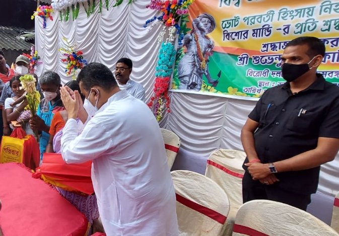 SuvenduWB's tweet photo. On World Tribal Day visited Jambani, Jhargram to pay respects to victim of post poll violence; young tribal leader Kishore Mandi. Extended some financial aid to his family &amp; tookover his daughter's entire responsibility.
Joyous celebration by CM nearby TMC goons' reign of terror. https://t.co/nivk29Drro