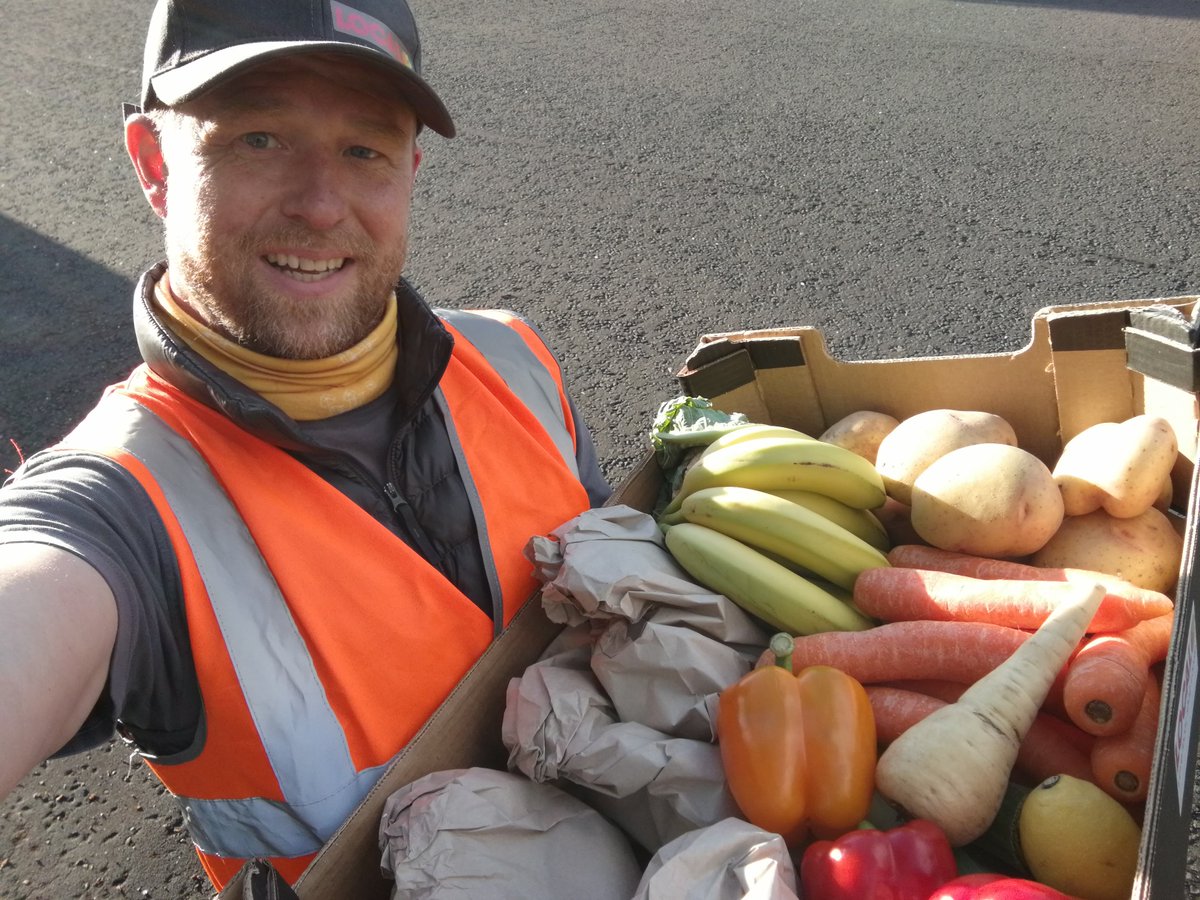 shoplocalo's tweet photo. 🍎 Waste less food &amp; money with the right size fruit &amp; veg boxes from Localo! 🍎
Customise the contents to suit you 🤔📝 &amp; get them delivered to your door in #Glasgow  📆📦🚚 Build your fruit &amp; veg box 👉 https://t.co/5LCGztSRnN
#fruit #vegetables #grocerydelivery #eathealthy https://t.co/tSs4emtbp9
